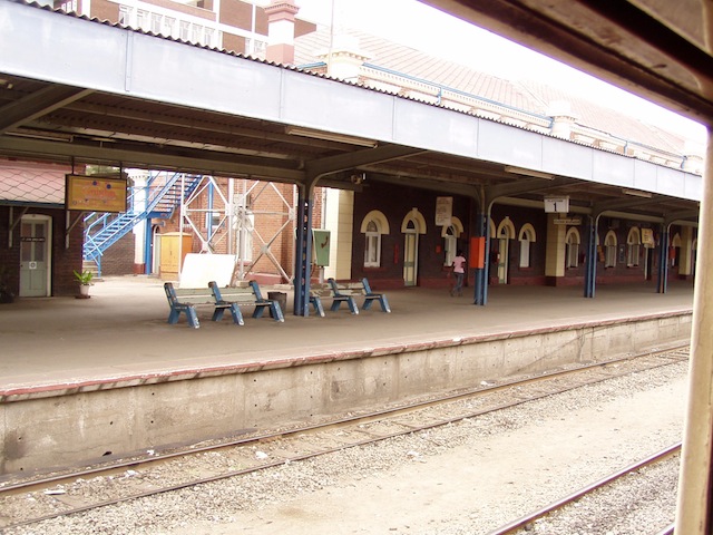 Im Bahnhof von Bulasayo